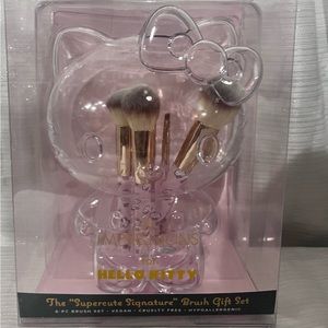 Impressions x Hello Kitty “Supercute Signature” brush set.